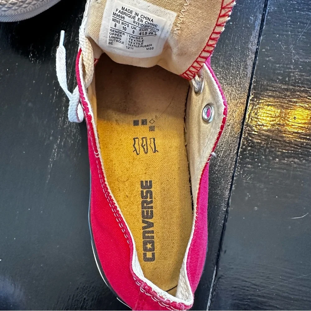 Converse Size 8 Red and White Chuck Shoe All Star - Picture 3 of 8